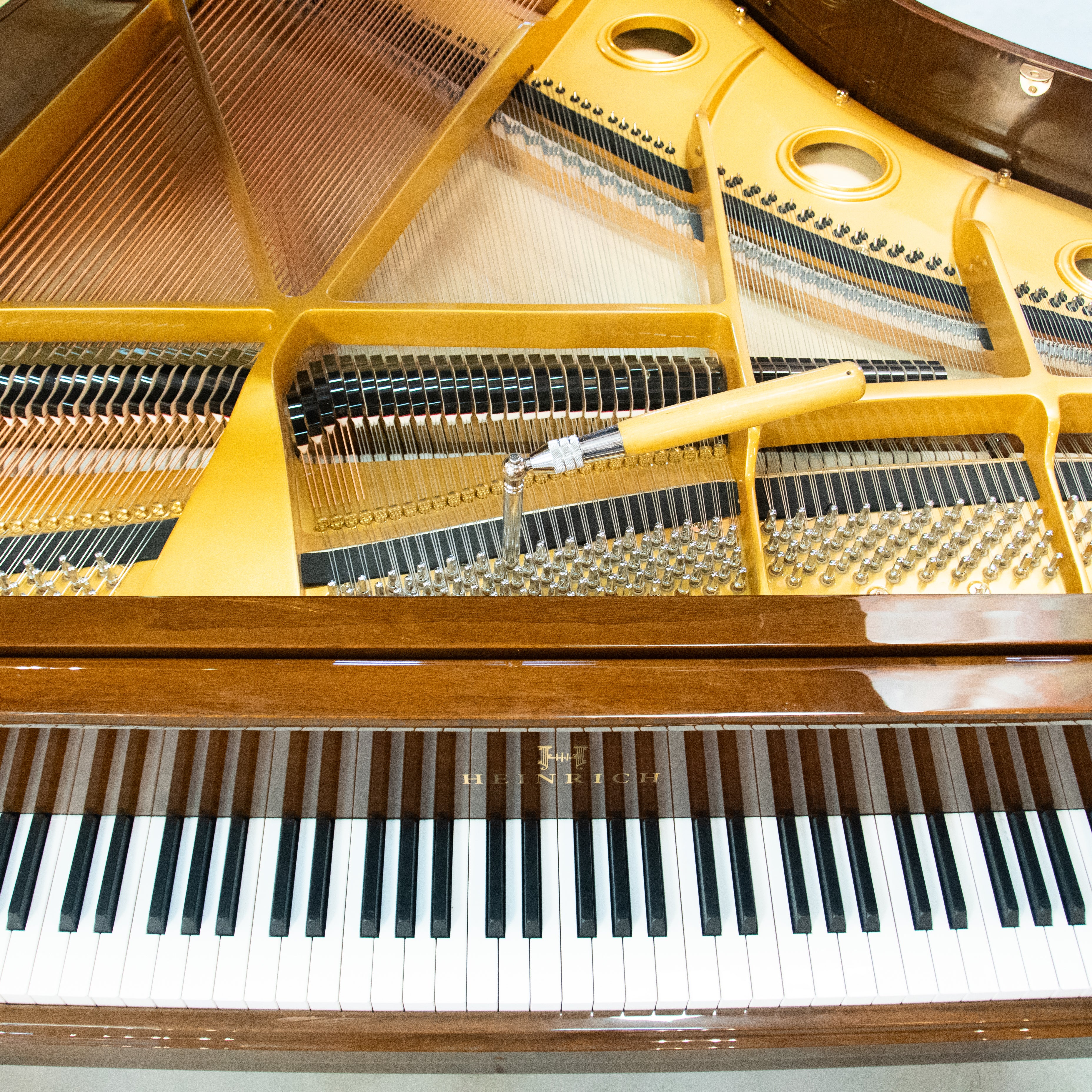 Heinrich HG-152 Grand Piano - WALNUT - Image 2