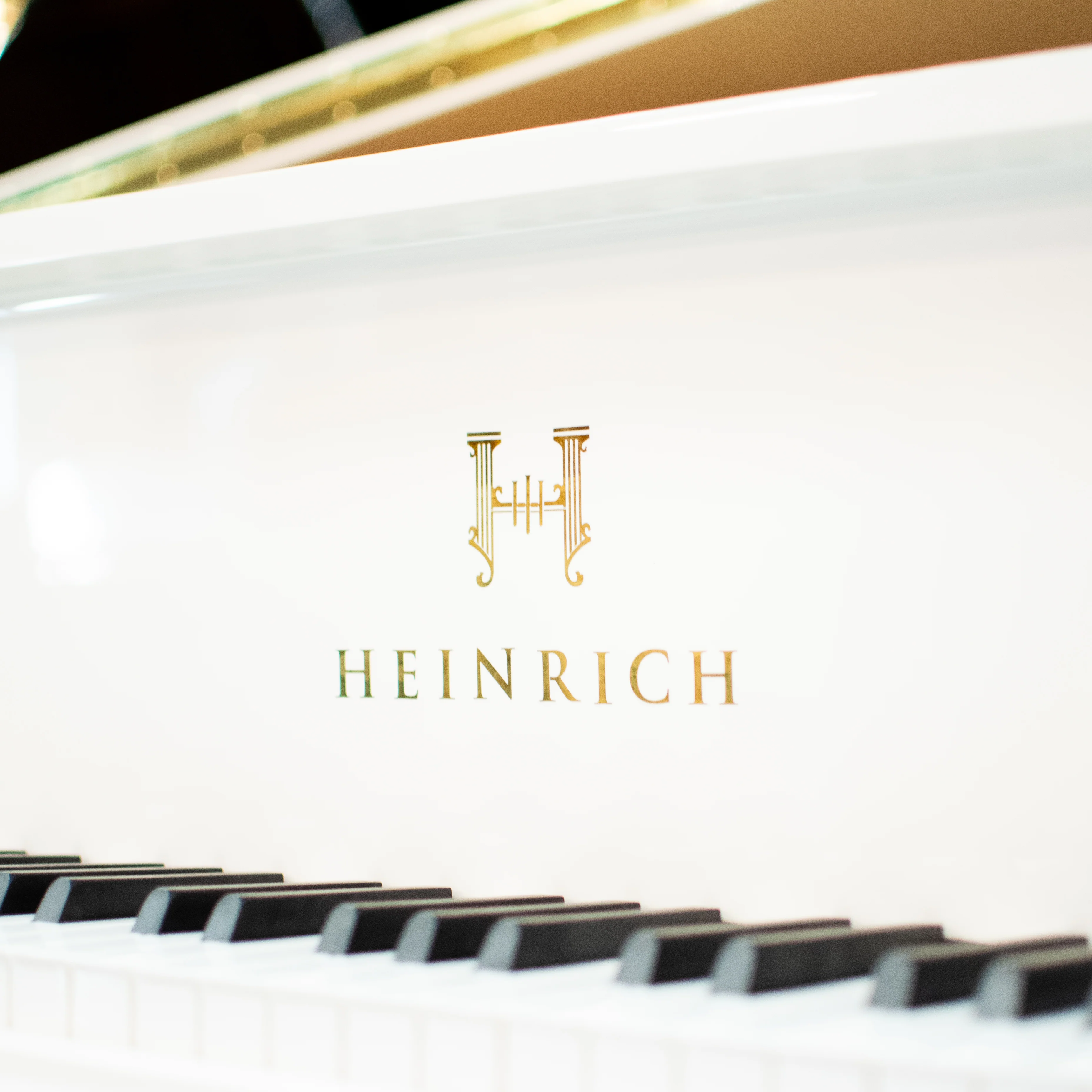 Heinrich HGP-152W WSP Grand Piano Curly legs - White - Image 4