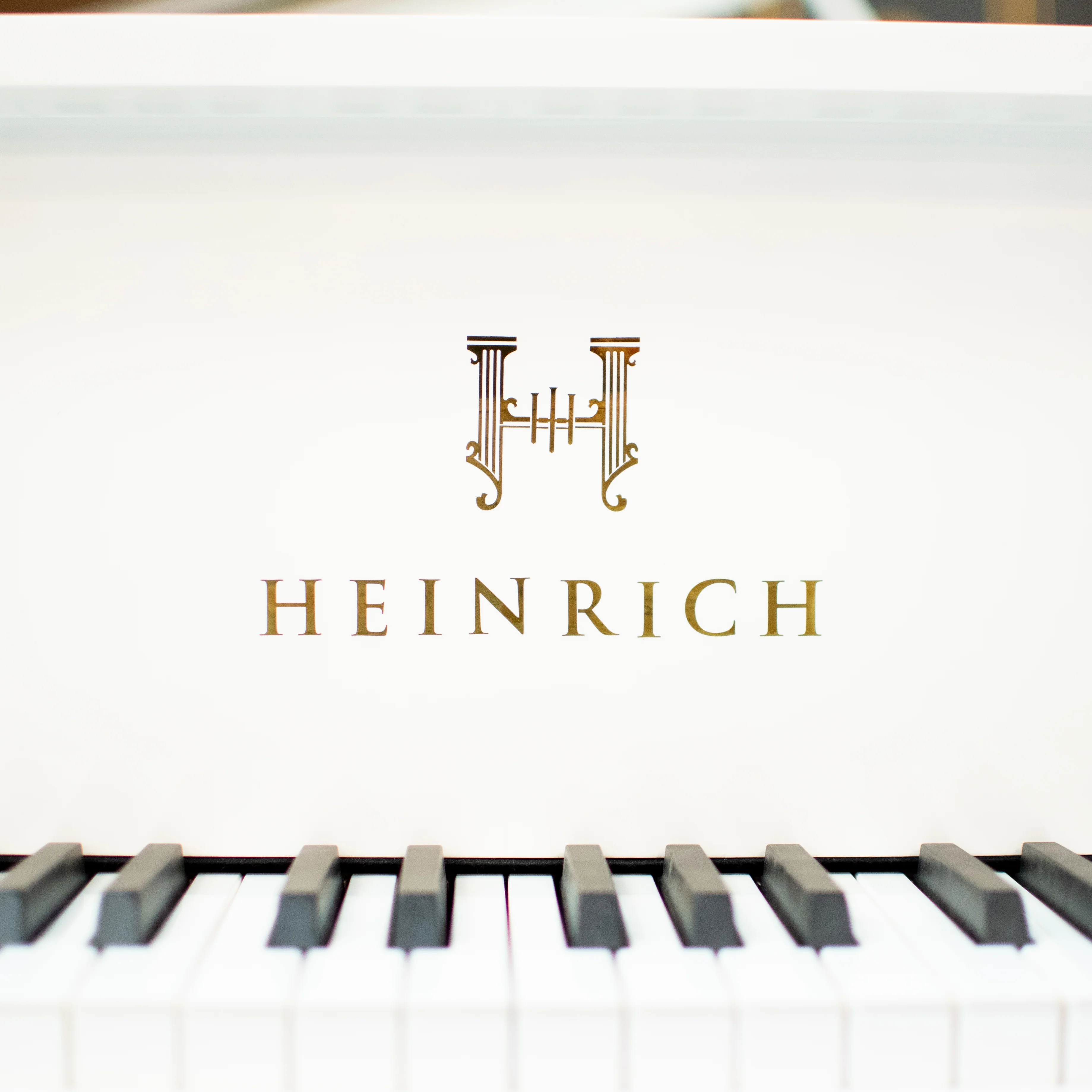 Heinrich HGP-152W WSP Grand Piano Curly legs - White - Image 6