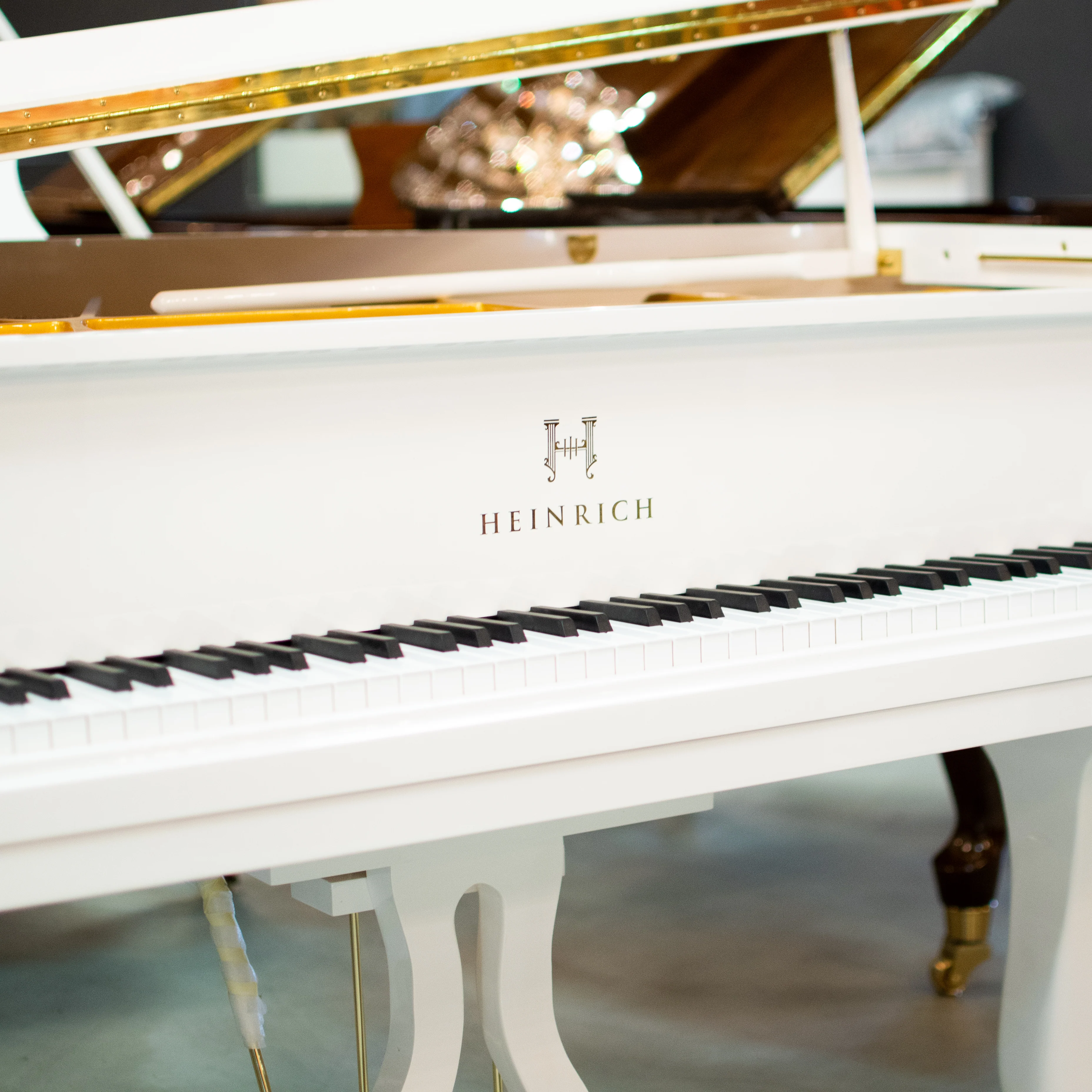 Heinrich HGP-152W WSP Grand Piano Curly legs - White - Image 8