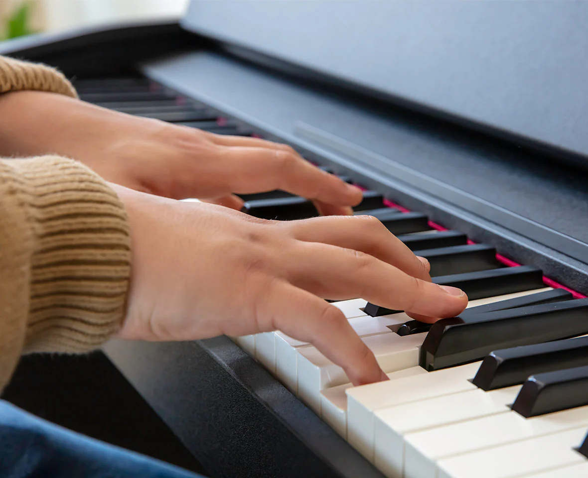 Roland F107 Digital Piano - Black - Image 18
