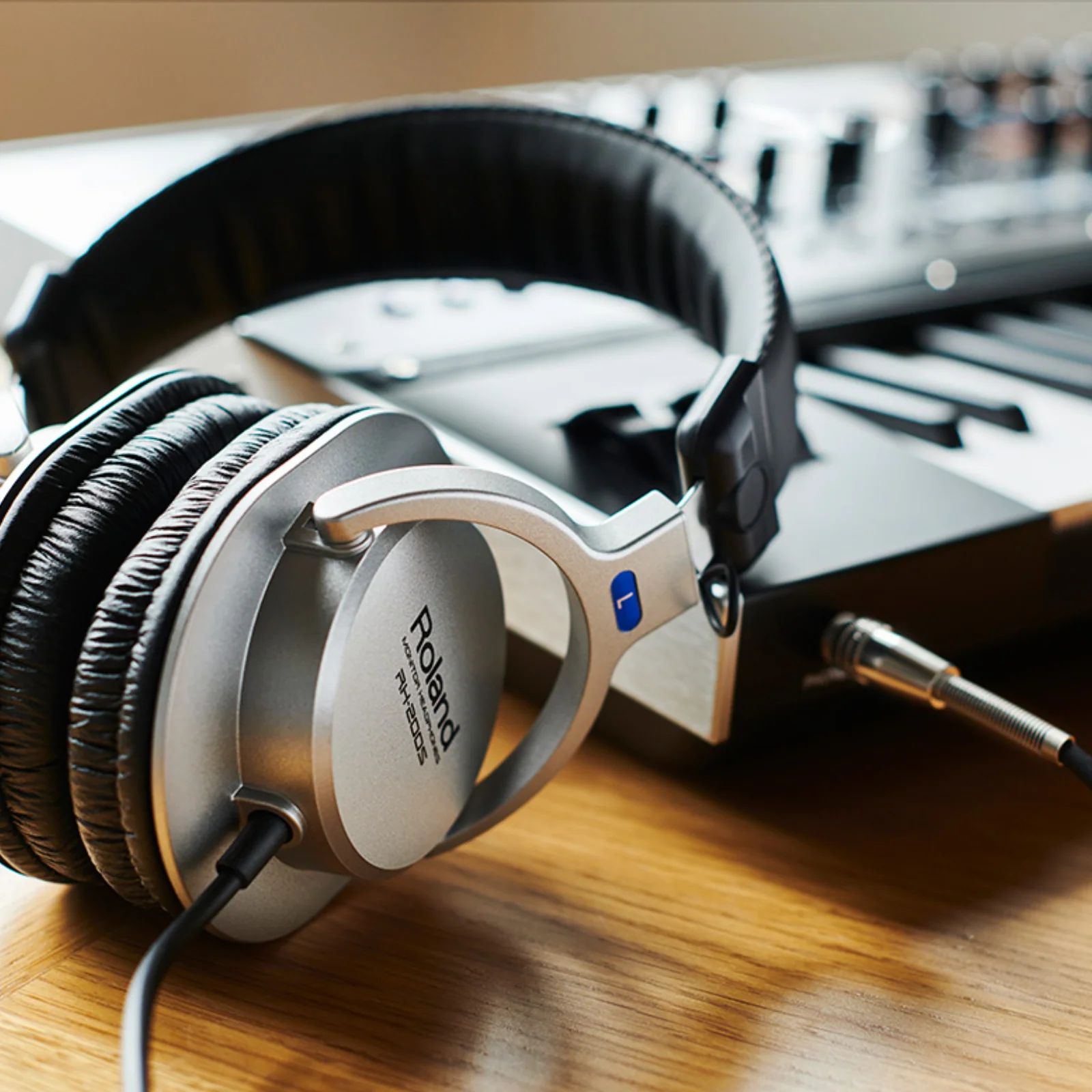 Roland RH-200S Stereo Monitor Headphones - Image 3