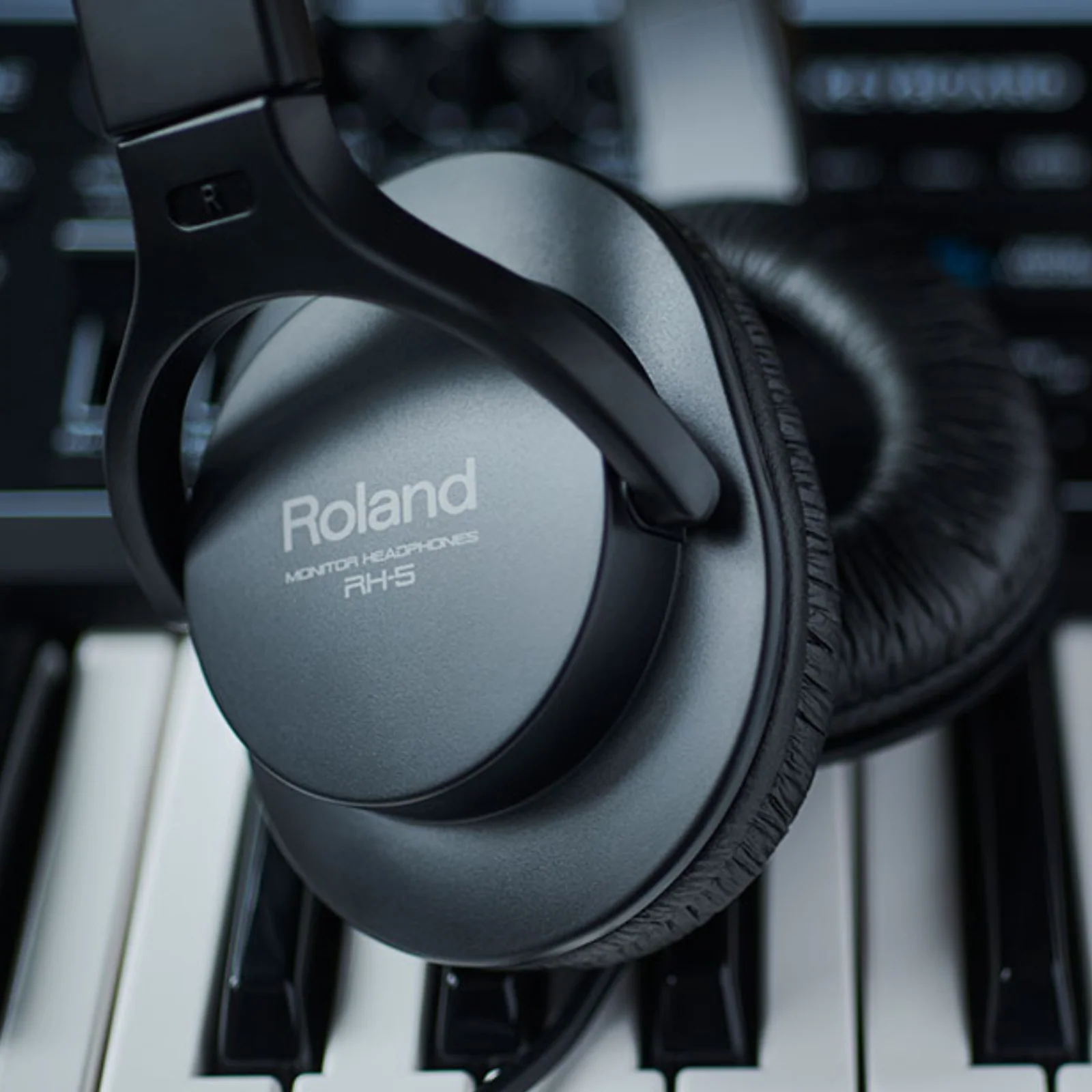Roland RH-5 Stereo Headphones - Image 6